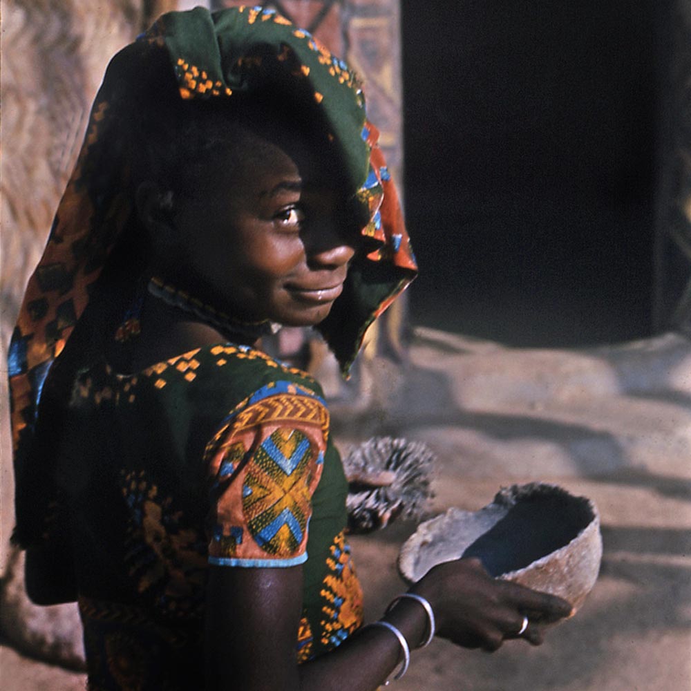 Jeune fille fali