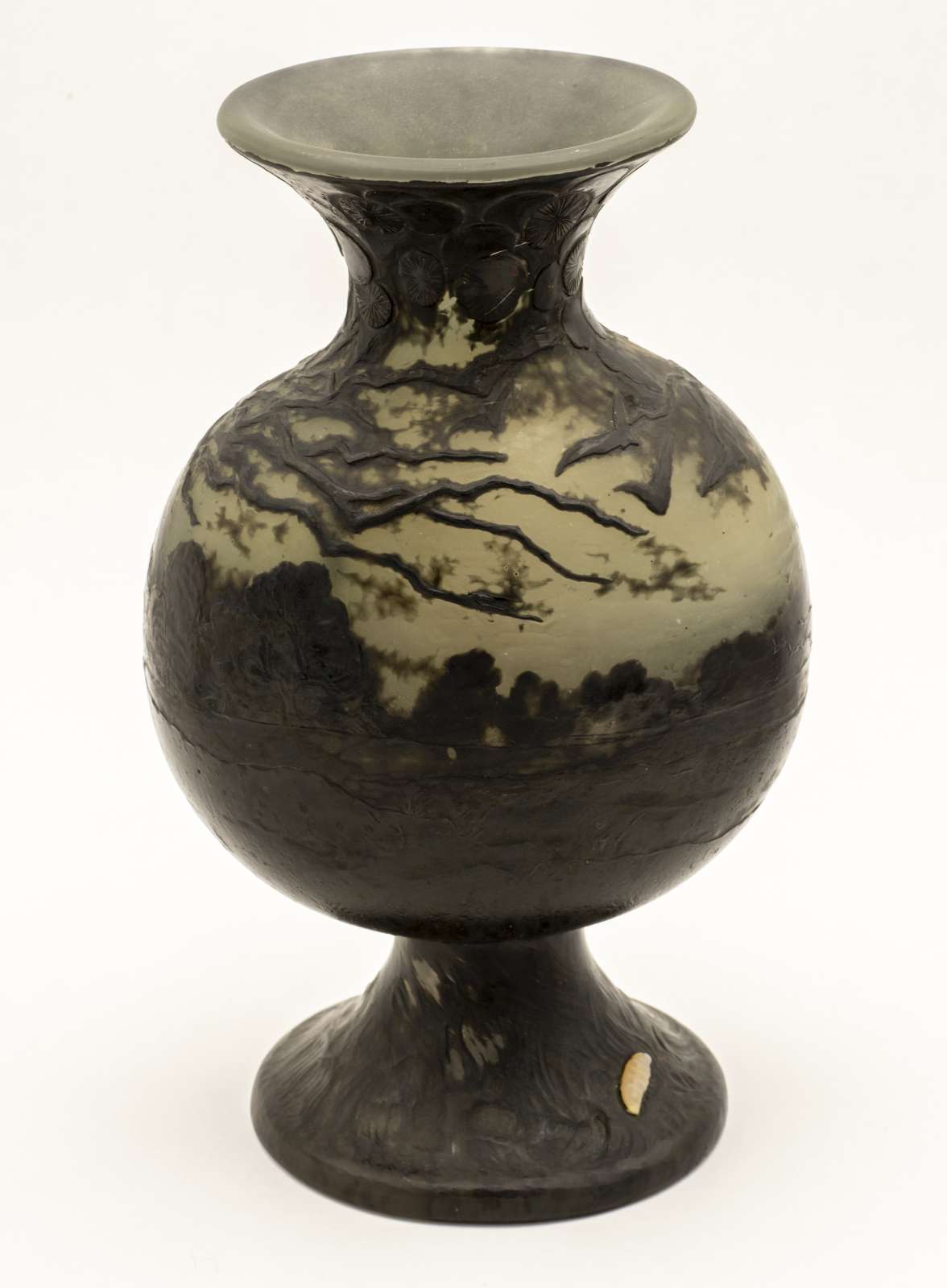 Le vase d'Émile Gallé, Les Ormes (cliché Alienor.org, Conseil des musées - P-E. Laurent)