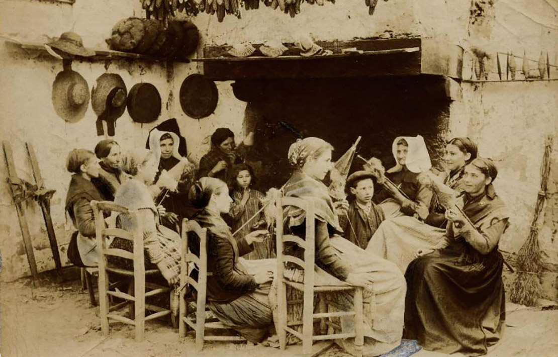 scène de filage - photographie de Félix Arnaudin